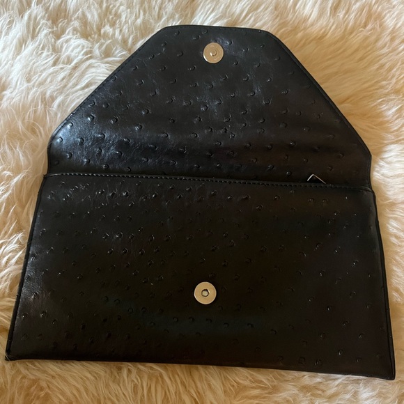 Faux black ostrich leather clutch - Picture 4 of 4